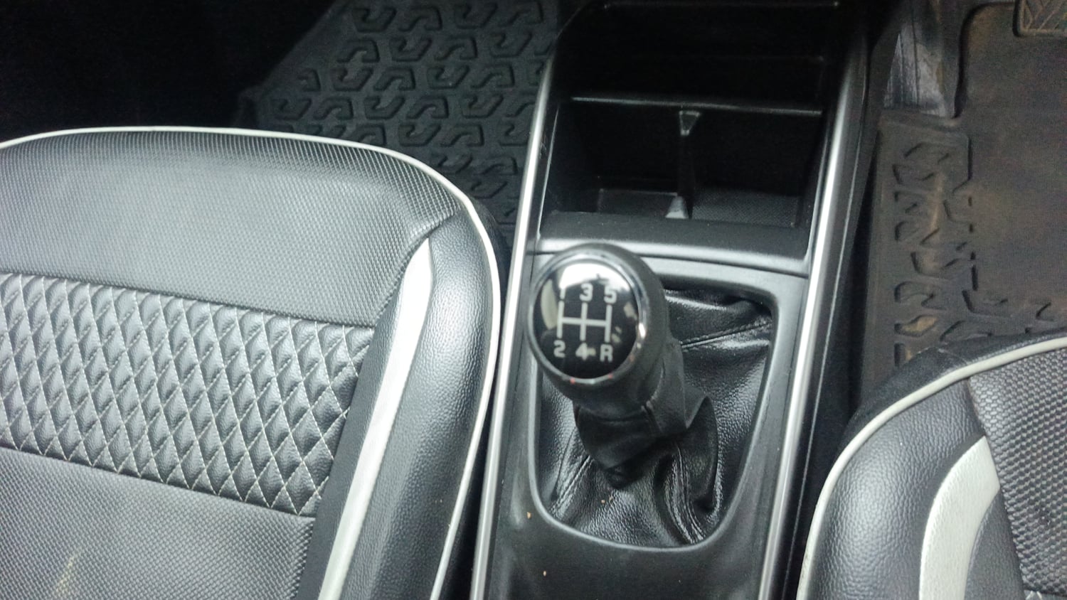 Used 2019 Maruti Suzuki Baleno Delta Petrol Manual interior GEAR  KNOB VIEW