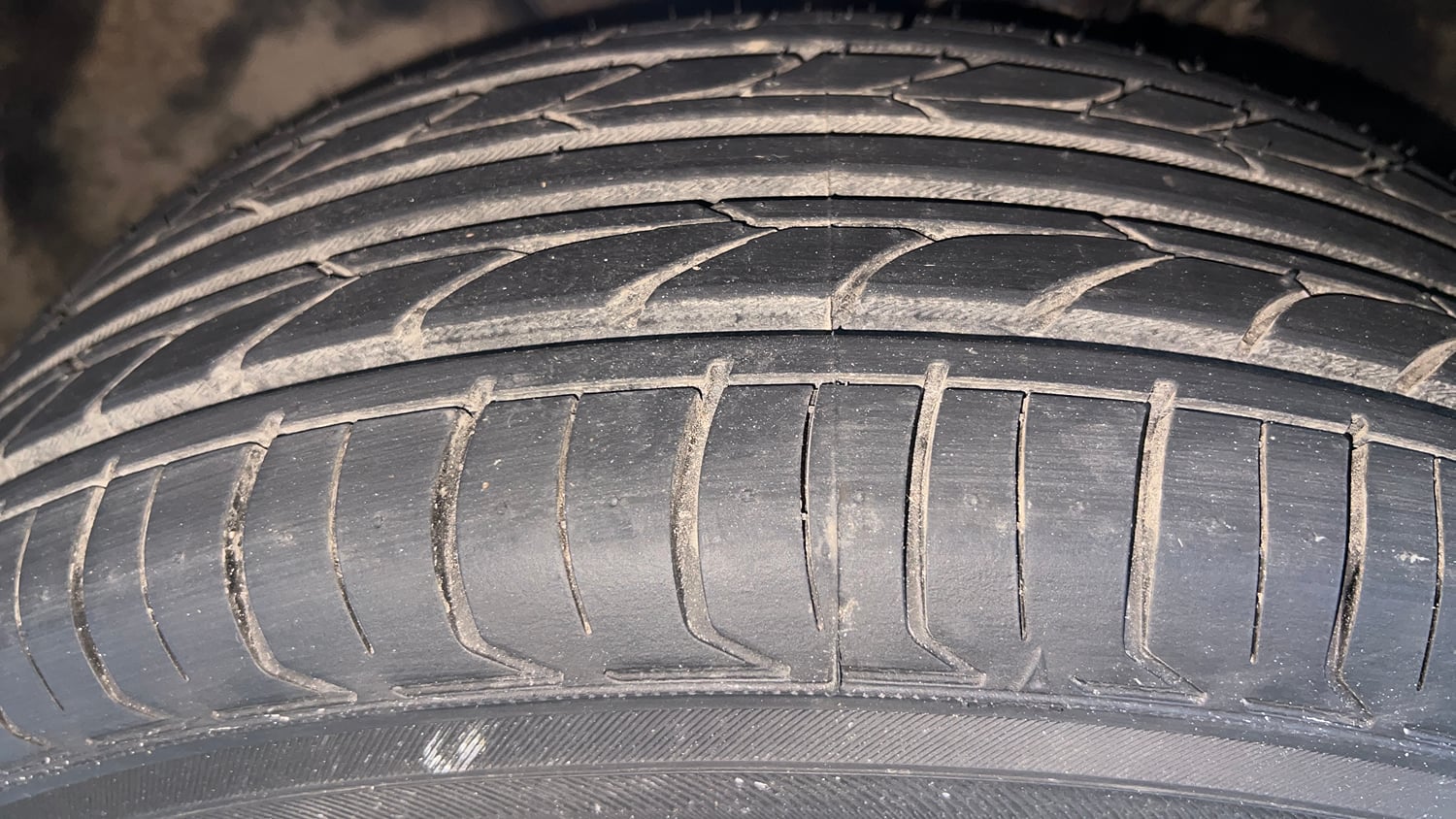 Used 2019 Hyundai Elite i20 Magna Plus 1.2 Petrol Manual tyres LEFT FRONT TYRE TREAD VIEW