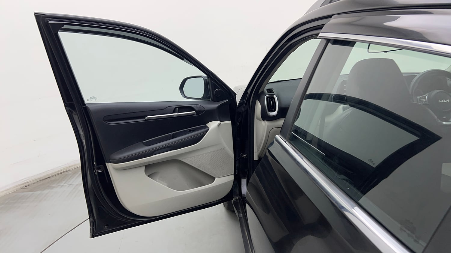 Used 2021 Kia Sonet HTX 1.0 iMT Petrol Manual interior LEFT FRONT DOOR OPEN VIEW