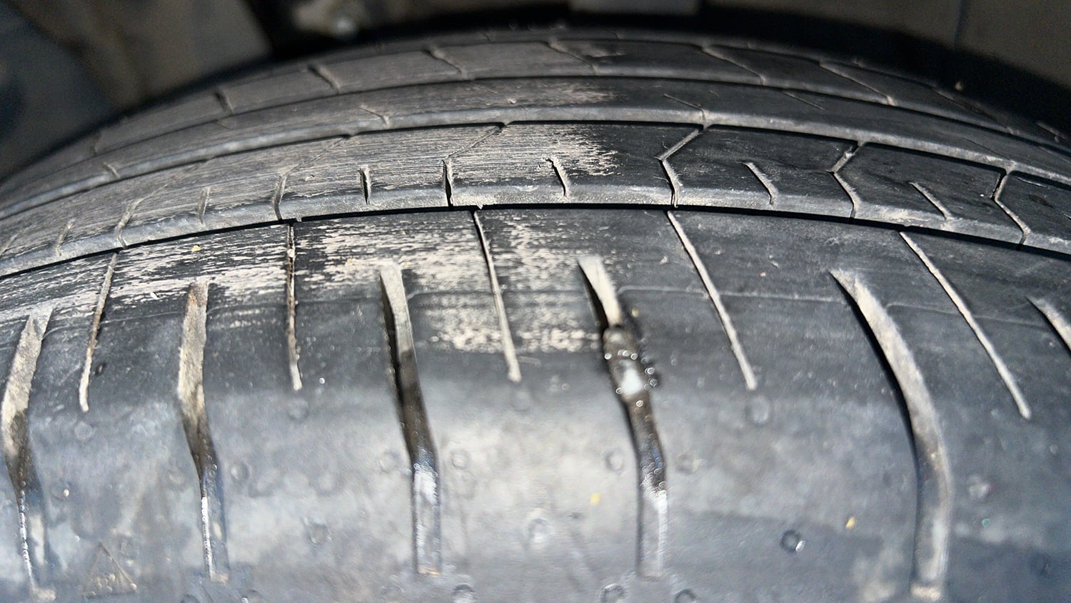 Used 2024 Hyundai Alcazar Executive 1.5 Petrol MT 7STR Petrol Manual tyres LEFT FRONT TYRE TREAD VIEW