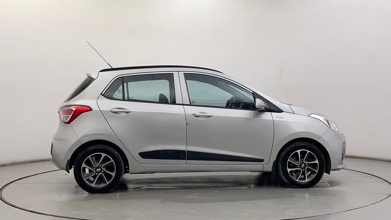 Used 2018 Hyundai Grand i10 Sportz AT 1.2 Kappa VTVT Petrol Automatic exterior RIGHT SIDE VIEW
