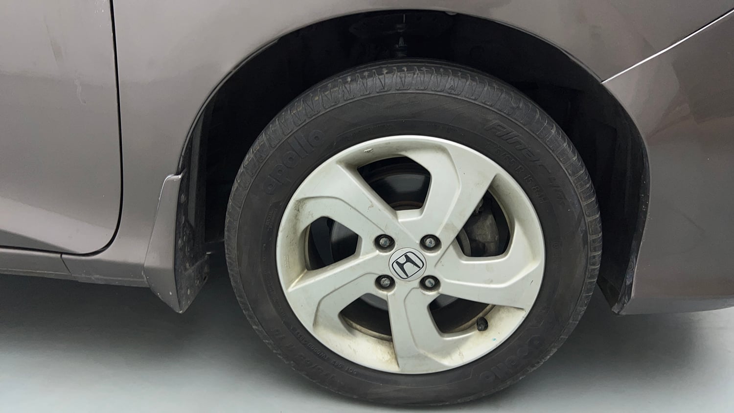 Used 2014 Honda City VX CVT Petrol Automatic tyres RIGHT FRONT TYRE RIM VIEW