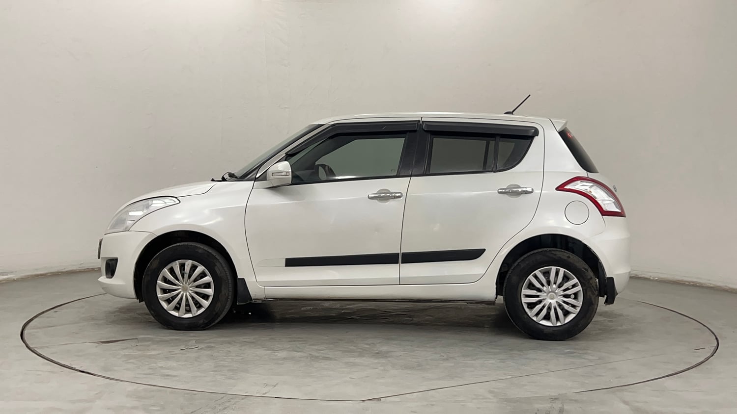 Used 2013 Maruti Suzuki Swift VDi Diesel Manual exterior LEFT SIDE VIEW
