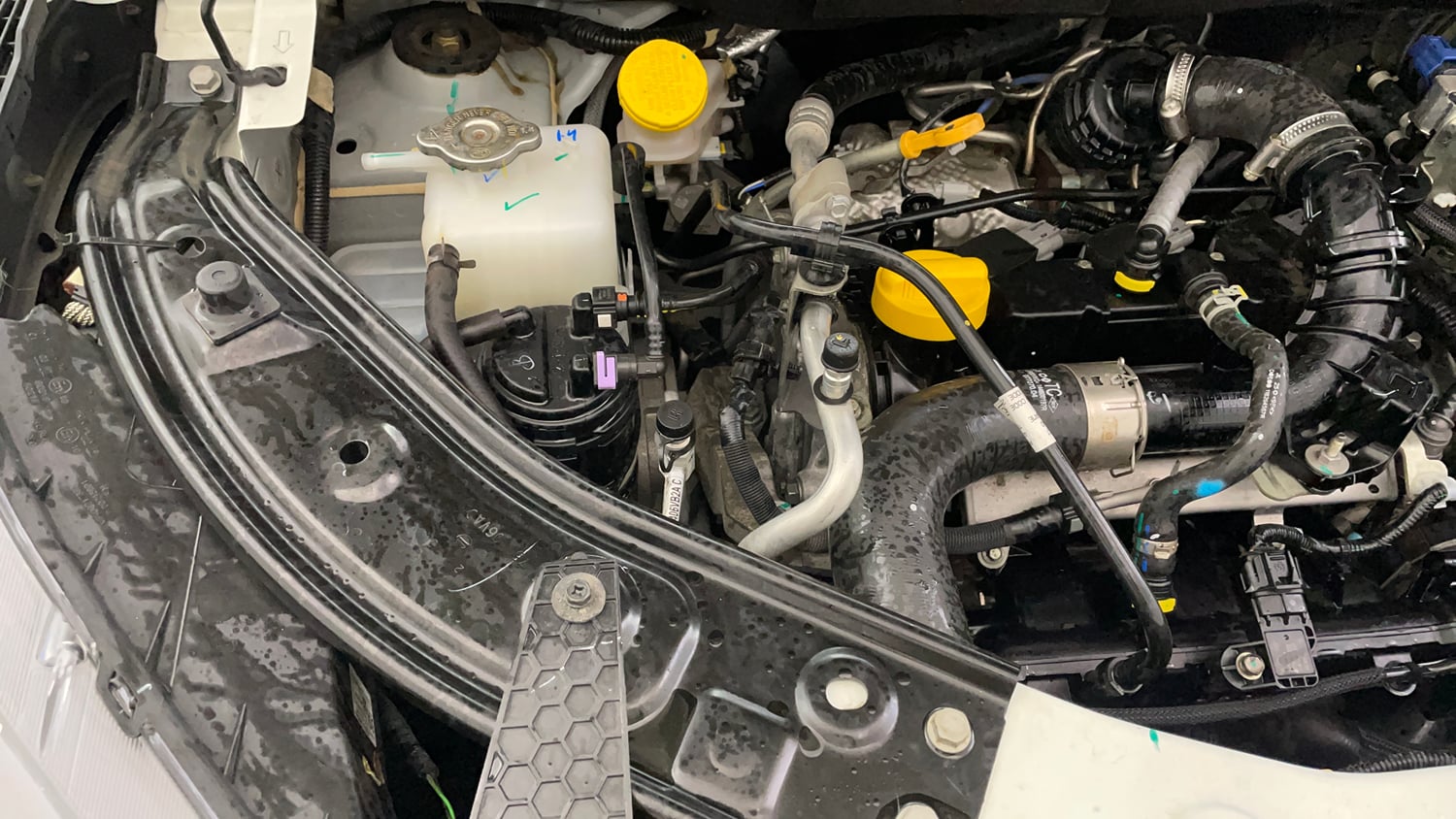 Used 2025 Nissan Magnite N-Connecta HRAO 1.0 Turbo Petrol CVT Petrol Automatic engine ENGINE RIGHT SIDE VIEW