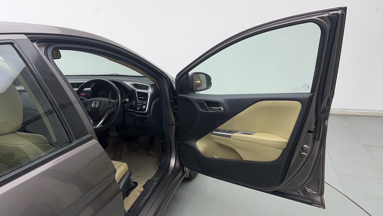 Used 2014 Honda City VX CVT Petrol Automatic interior RIGHT FRONT DOOR OPEN VIEW