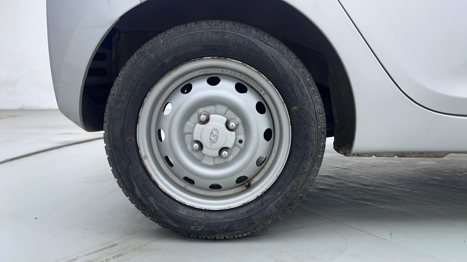 Used 2018 Hyundai Eon Era + Petrol Manual tyres RIGHT REAR TYRE RIM VIEW