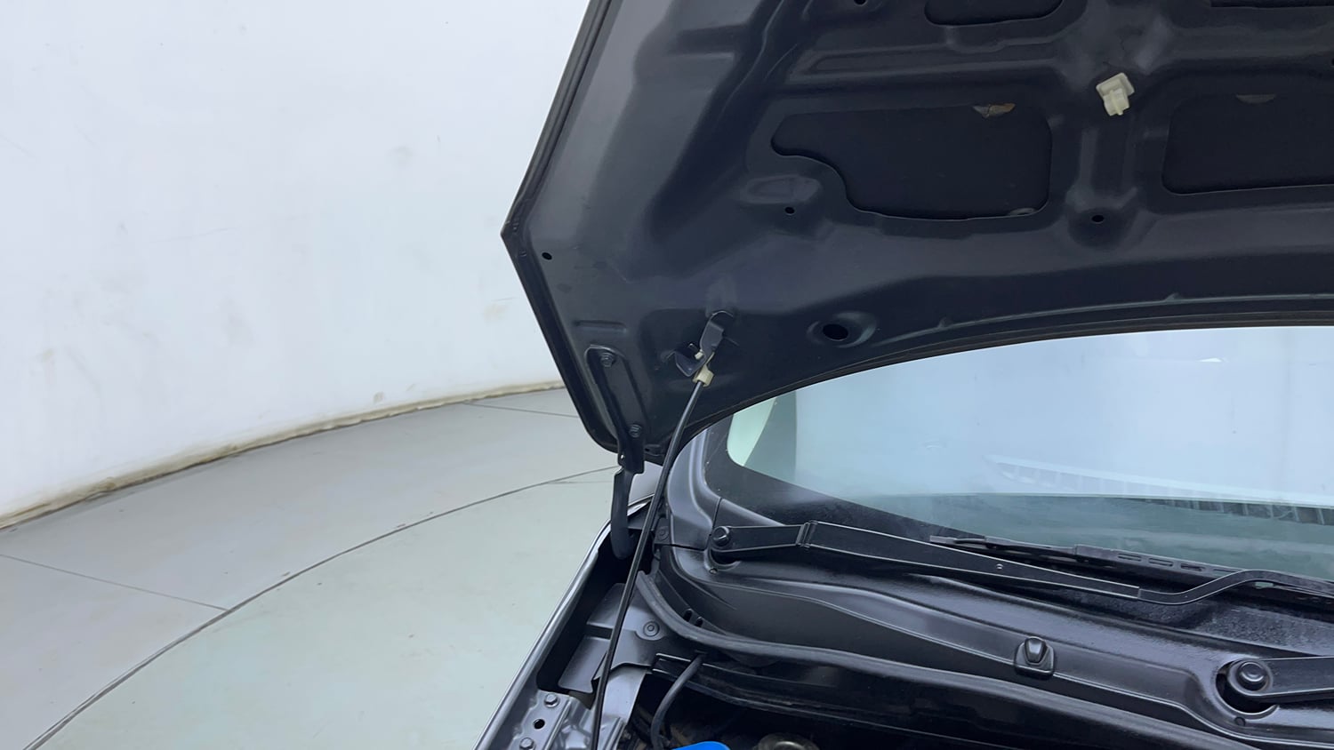 Used 2018 Maruti Suzuki Wagon R 1.0 VXI AMT Petrol Automatic engine ENGINE RIGHT SIDE HINGE & APRON VIEW
