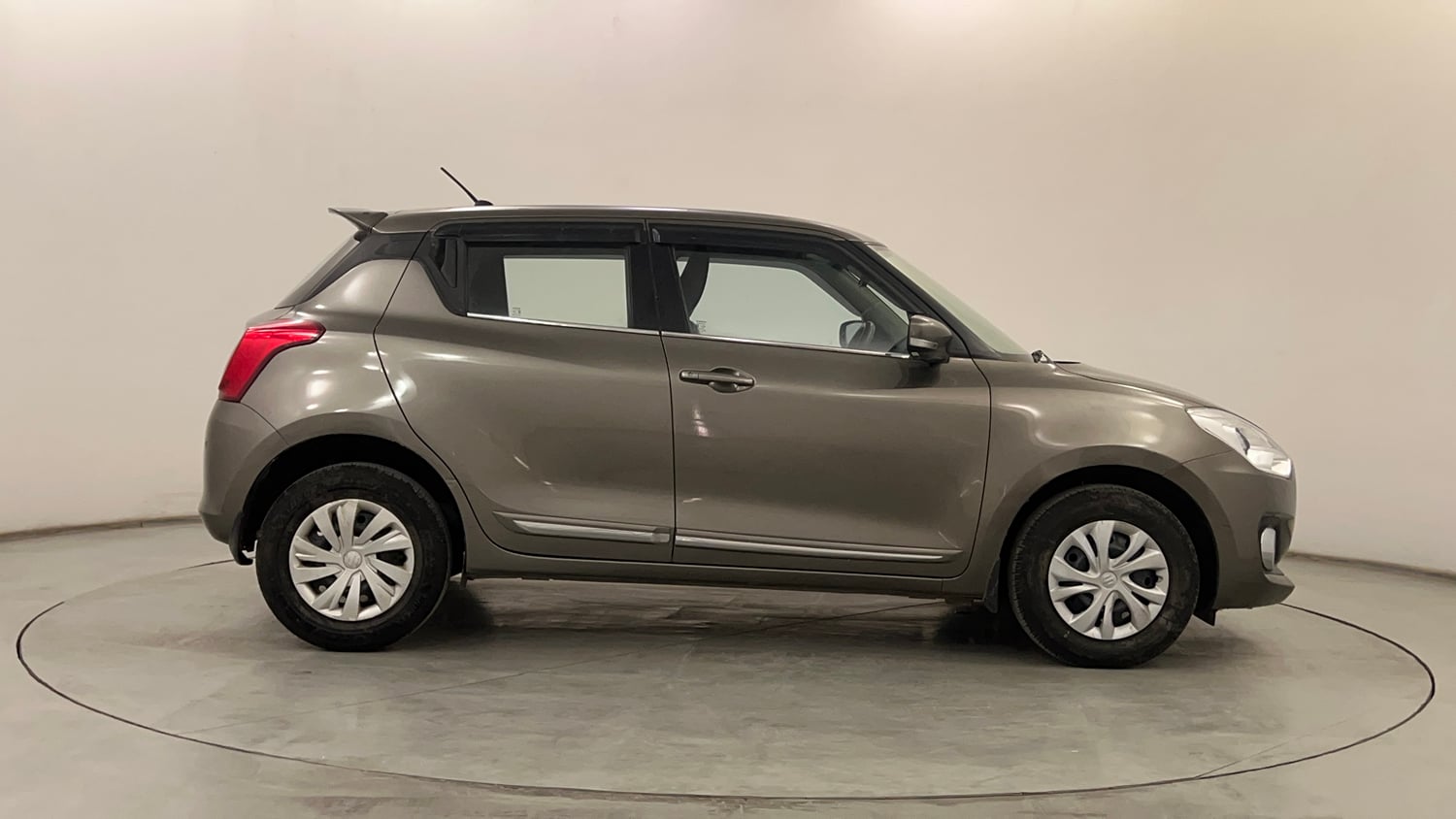 Used 2021 Maruti Suzuki Swift VXi Petrol Manual exterior RIGHT SIDE VIEW
