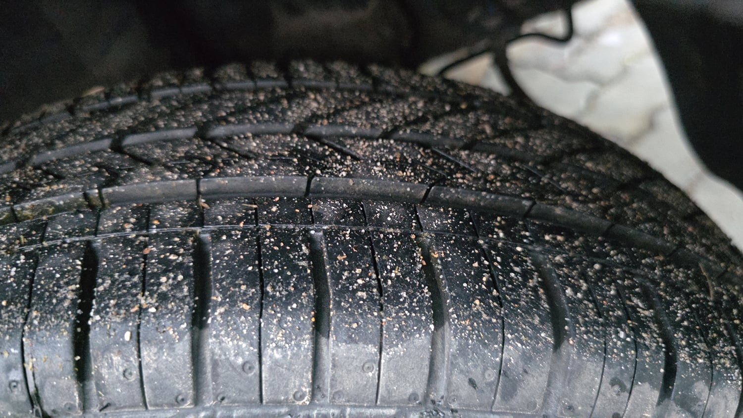 Used 2018 Hyundai Grand i10 Sportz (O) 1.2 Kappa VTVT Petrol Manual tyres LEFT REAR TYRE TREAD VIEW