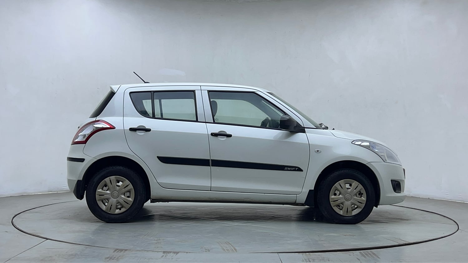 Used 2013 Maruti Suzuki Swift LXi Petrol Manual exterior RIGHT SIDE VIEW
