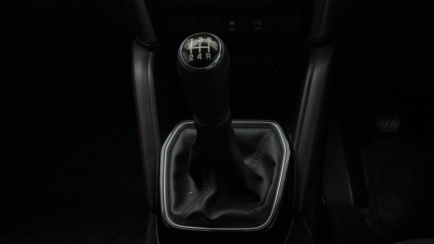 Used 2025 Maruti Suzuki Grand Vitara Zeta Smart Hybrid Petrol Manual interior GEAR  KNOB VIEW