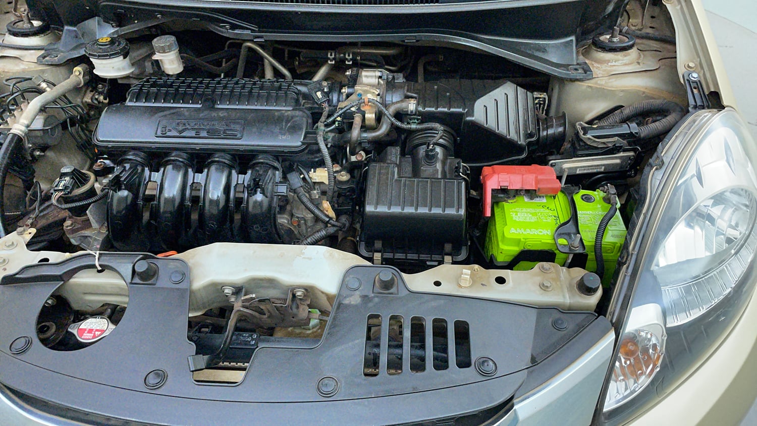 Used 2014 Honda Mobilio V Petrol Petrol Manual engine ENGINE LEFT SIDE VIEW
