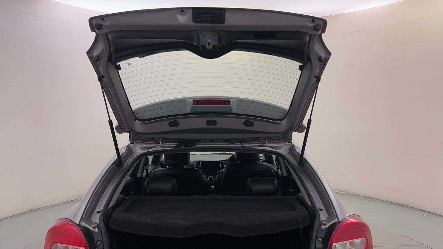 Used 2019 Maruti Suzuki Baleno Zeta Petrol Manual interior DICKY DOOR OPEN VIEW