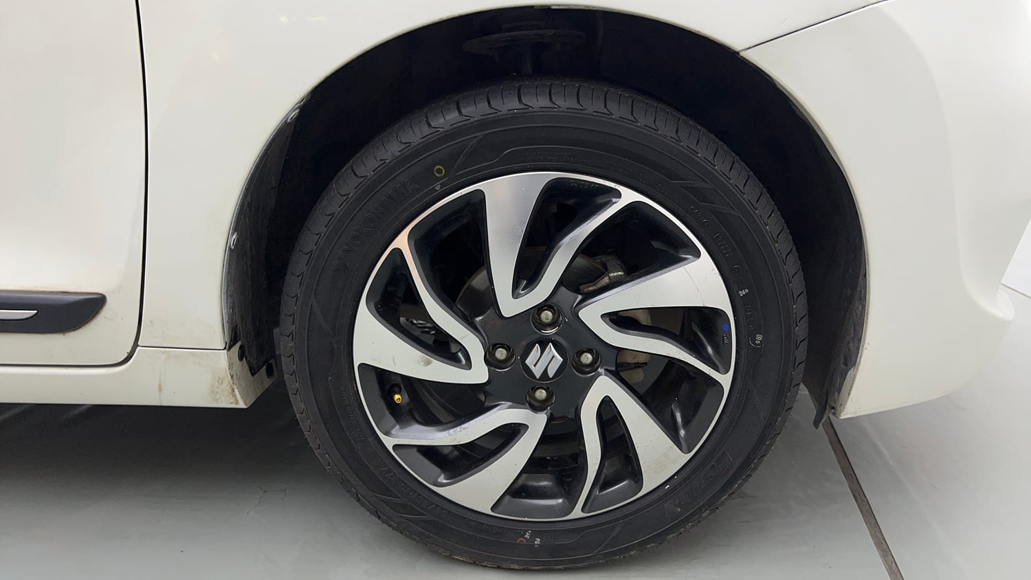 Used 2020 Maruti Suzuki Baleno Zeta Petrol Manual tyres RIGHT FRONT TYRE RIM VIEW