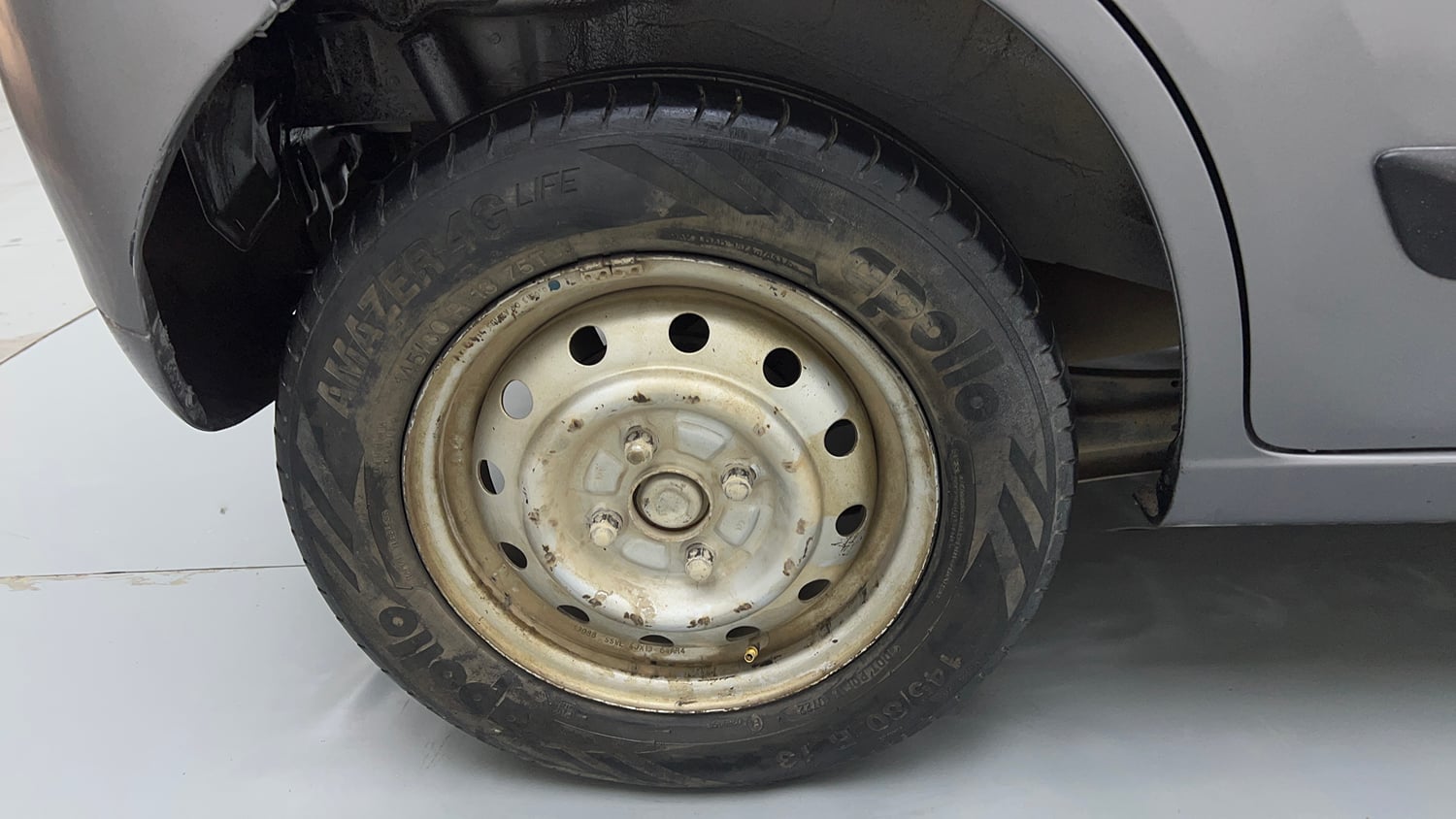 Used 2013 Maruti Suzuki Wagon R LXI CNG Cng Manual tyres RIGHT REAR TYRE RIM VIEW