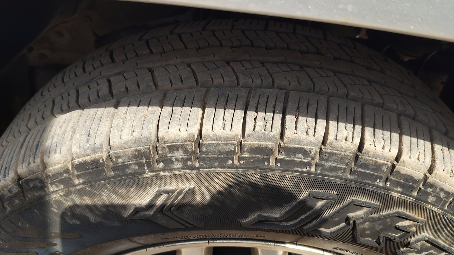 Used 2017 Mahindra TUV300 T8 mHAWK100 Diesel Manual tyres RIGHT FRONT TYRE TREAD VIEW