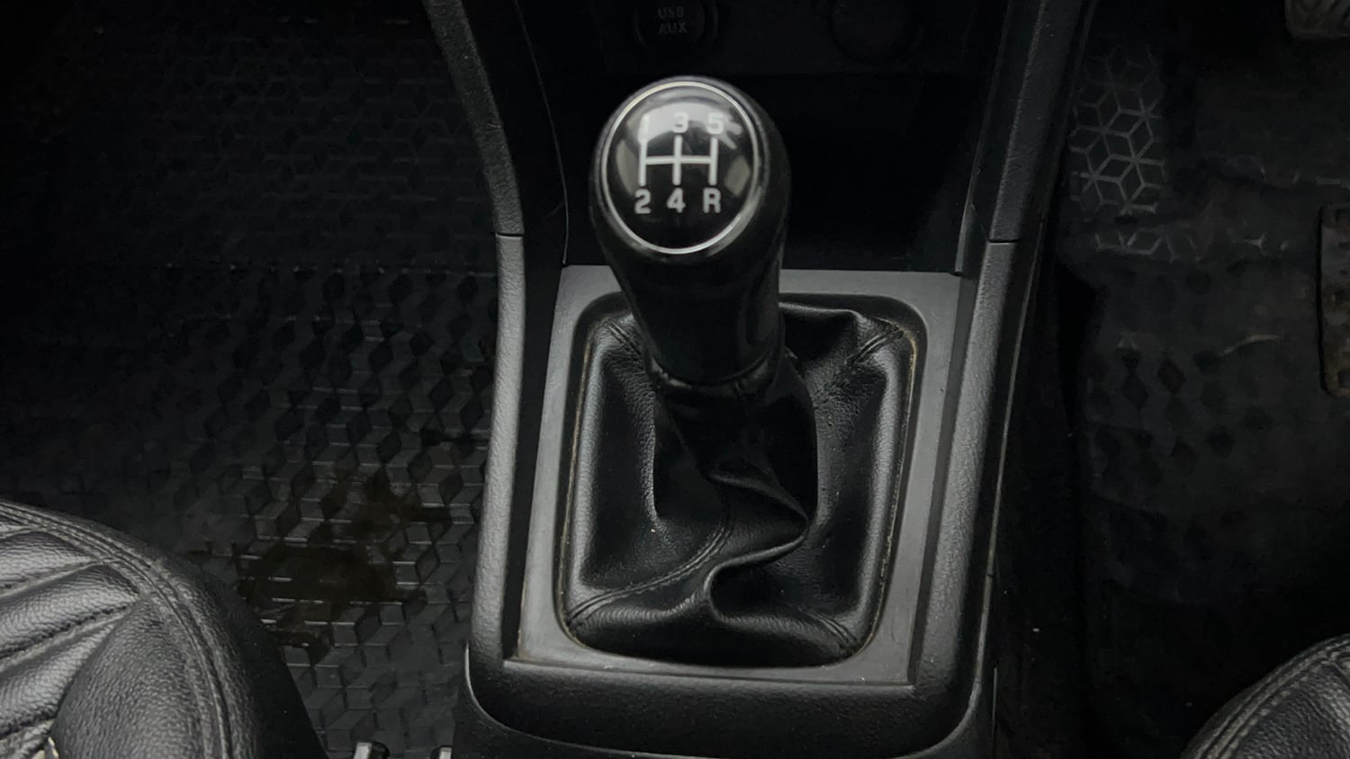 Used 2020 maruti-suzuki Vitara Brezza VXi Petrol Manual interior GEAR  KNOB VIEW