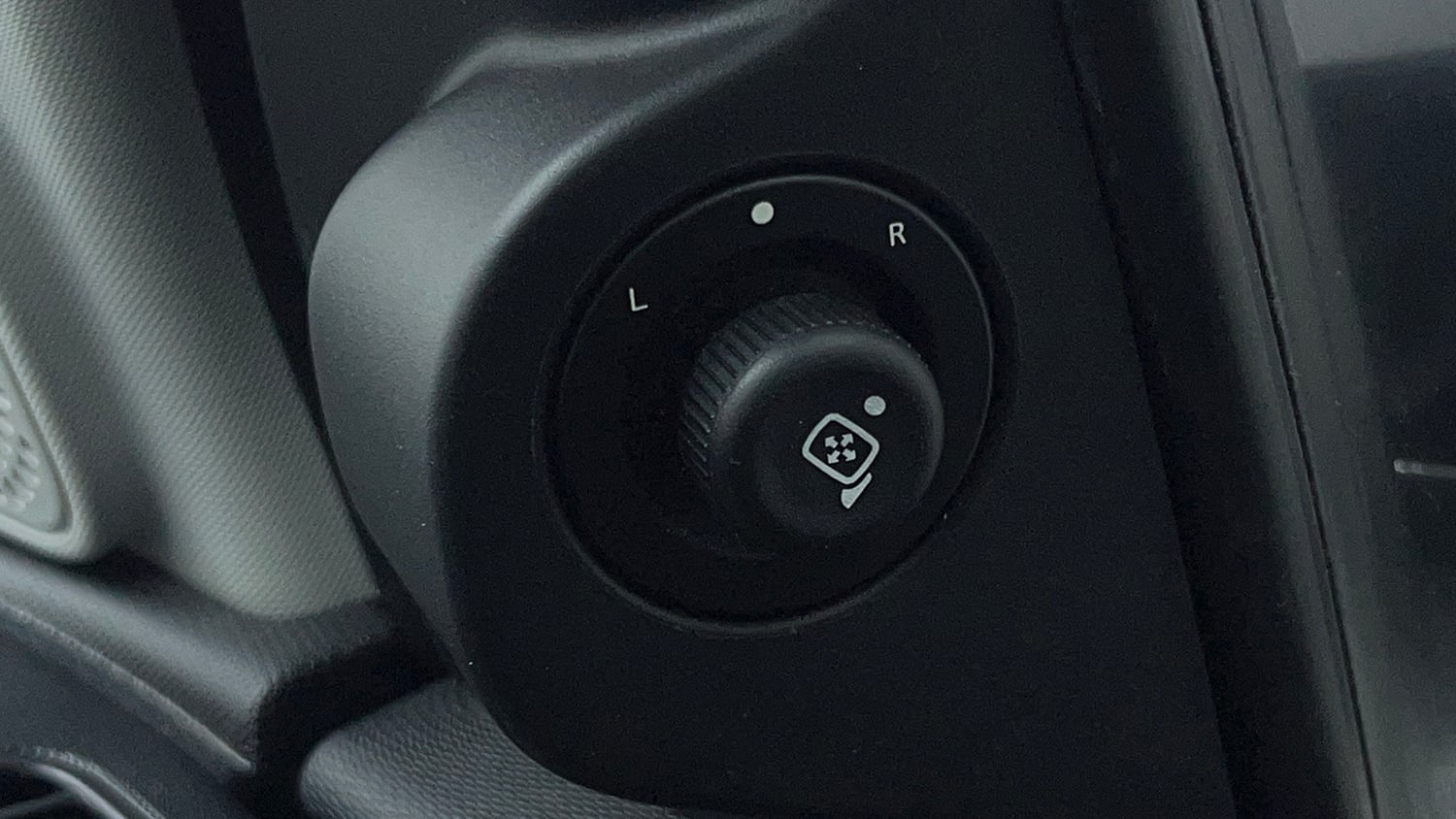 Used 2022 Tata Tiago XT Petrol Manual top_features Adjustable ORVM