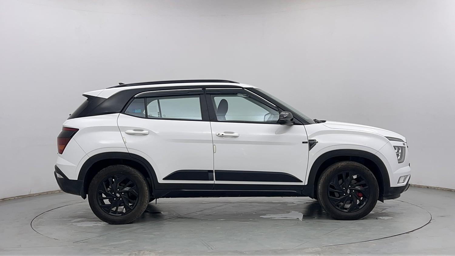 Used 2024 Hyundai Creta SX 1.5 Petrol Adventure Edition Petrol Manual exterior RIGHT SIDE VIEW