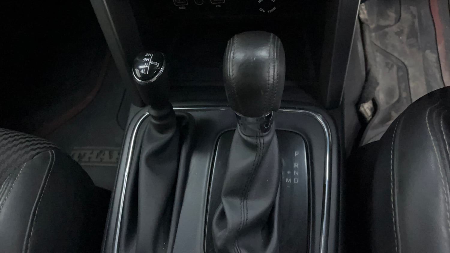 Used 2022 mahindra Thar LX Hard Top Petrol AT 4WD Petrol Automatic interior GEAR  KNOB VIEW