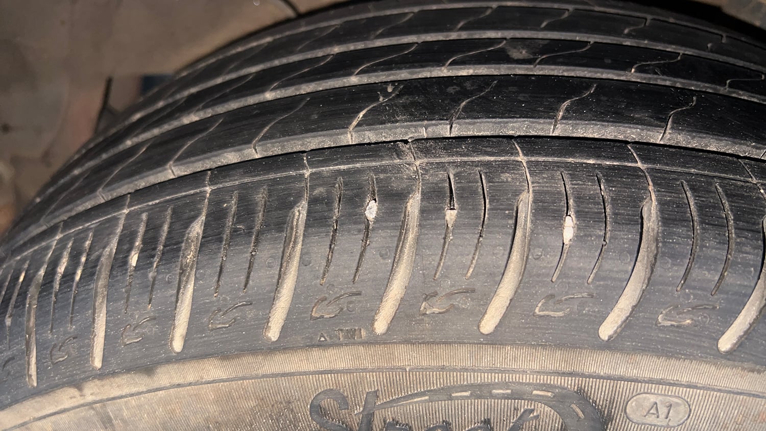 Used 2023 Kia Sonet HTX 1.0 iMT Petrol Manual tyres LEFT REAR TYRE TREAD VIEW