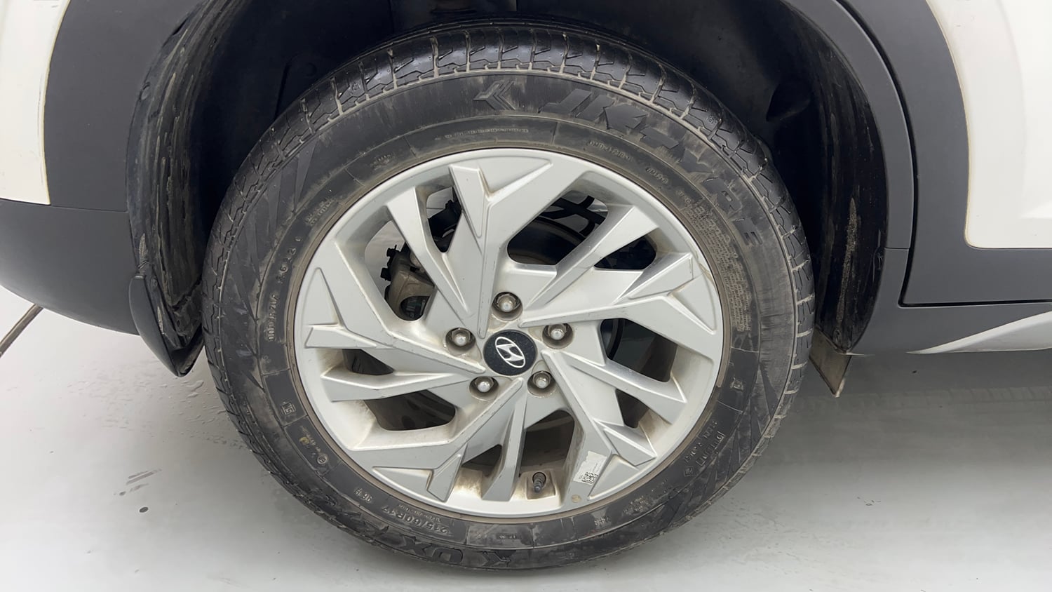 Used 2022 Hyundai Creta SX 1.5 Petrol Executive Petrol Manual tyres RIGHT REAR TYRE RIM VIEW