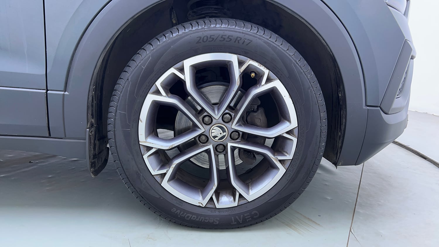 Used 2021 Skoda Kushaq Style 1.0L TSI AT Petrol Automatic tyres RIGHT FRONT TYRE RIM VIEW