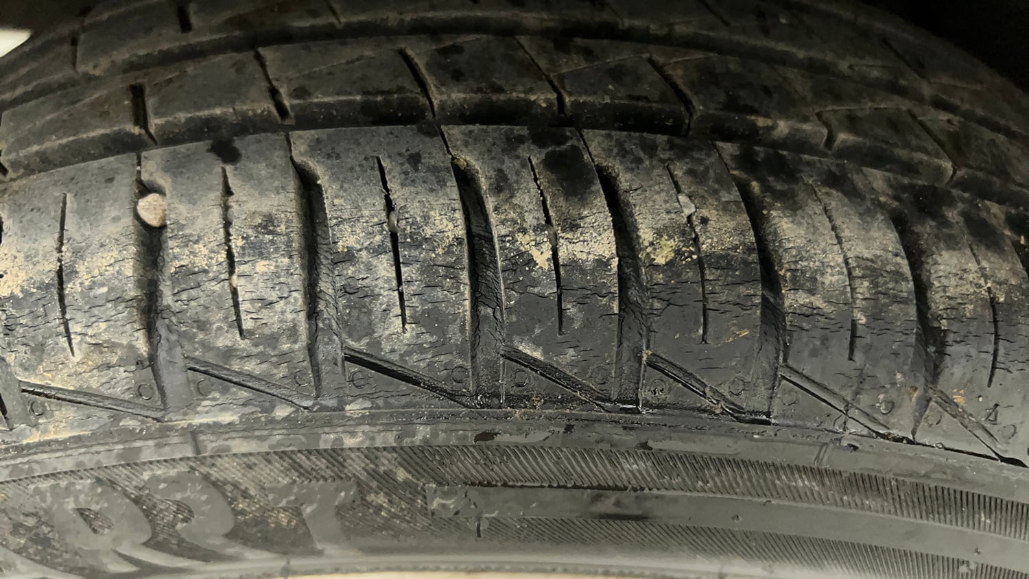 Used 2020 Renault Kwid RXT 1.0 Opt Petrol Manual tyres RIGHT REAR TYRE TREAD VIEW