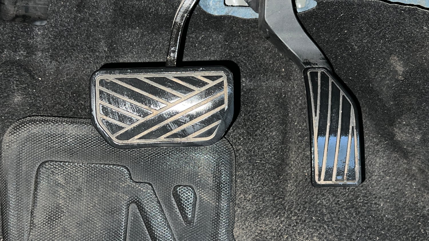 Used 2023 Maruti Suzuki Grand Vitara Zeta Smart Hybrid AT Petrol Automatic interior PEDALS VIEW