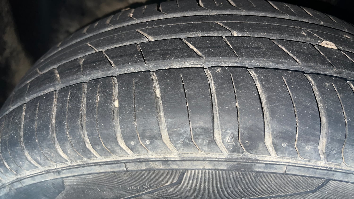 Used 2023 Tata Punch Accomplished MT Petrol Manual tyres LEFT FRONT TYRE TREAD VIEW