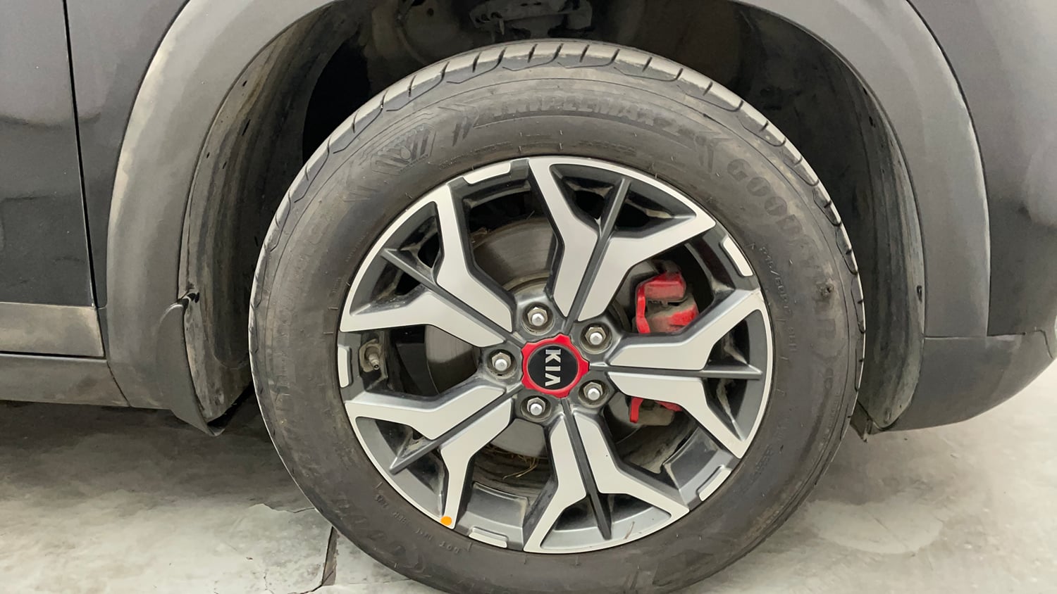 Used 2020 Kia Seltos GTX Plus AT 1.5 Diesel Diesel Automatic tyres RIGHT FRONT TYRE RIM VIEW