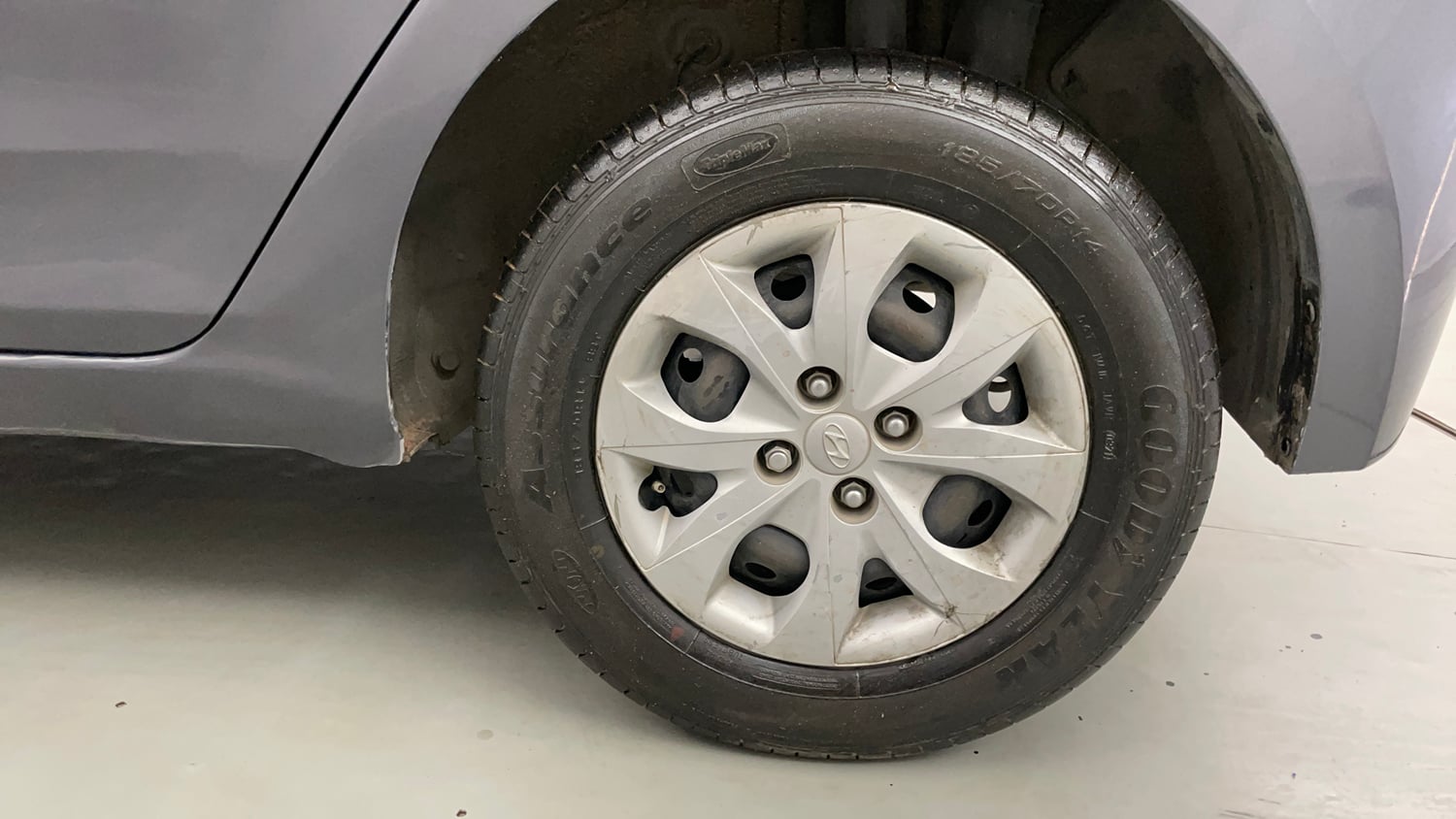 Used 2017 Hyundai Elite i20 Sportz 1.2 Petrol Manual tyres LEFT REAR TYRE RIM VIEW