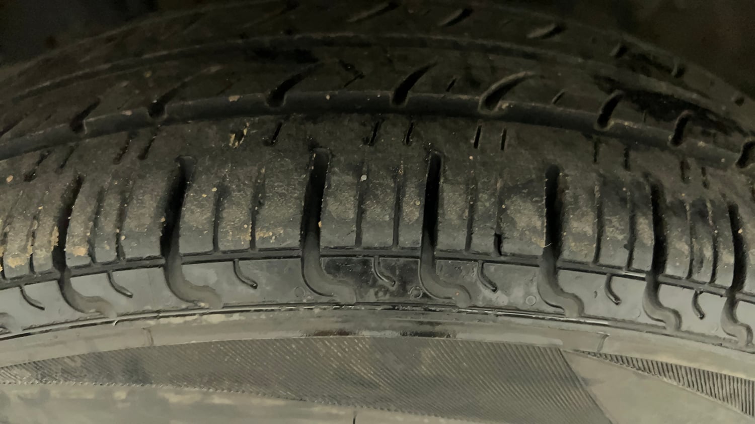 Used 2020 Renault Kwid RXT 1.0 Opt Petrol Manual tyres LEFT FRONT TYRE TREAD VIEW