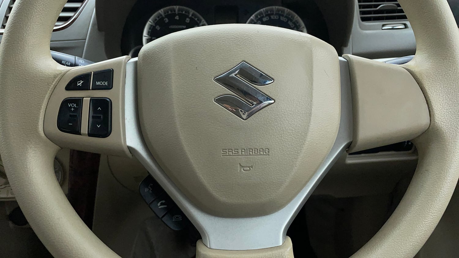 Used 2016 Maruti Suzuki Ertiga ZXI+ Petrol Manual top_features Airbags