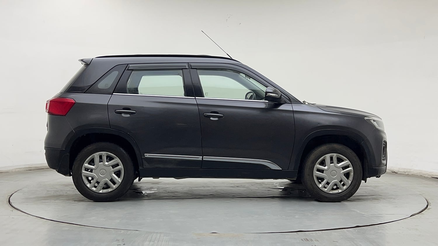 Used 2020 maruti-suzuki Vitara Brezza VXi Petrol Manual exterior RIGHT SIDE VIEW
