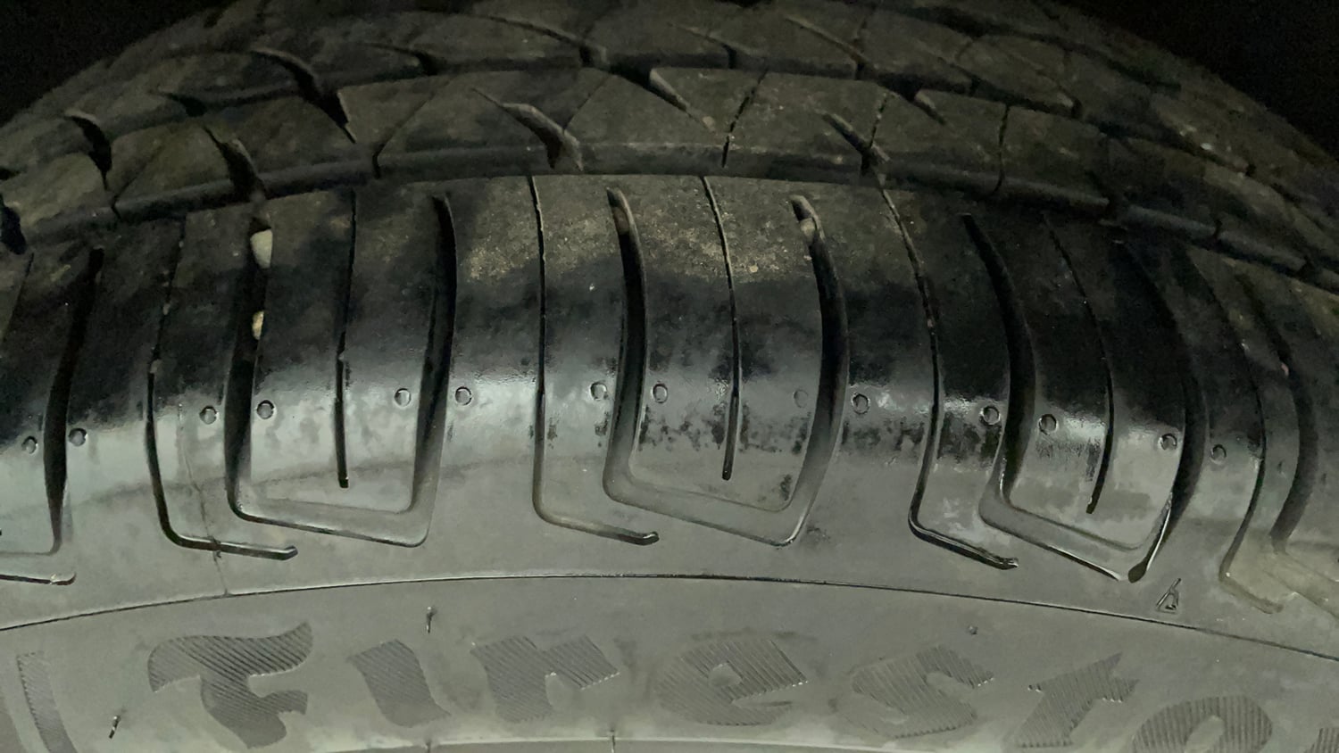 Used 2017 Maruti Suzuki Baleno Delta 1.2 Petrol Manual tyres LEFT REAR TYRE TREAD VIEW