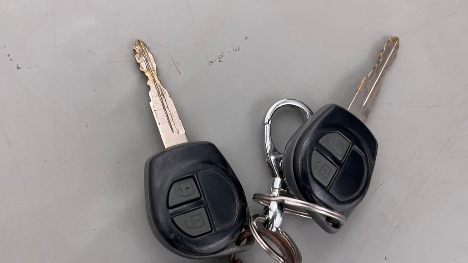 Used 2017 Maruti Suzuki Swift Lxi (O) Petrol Manual extra CAR KEY VIEW