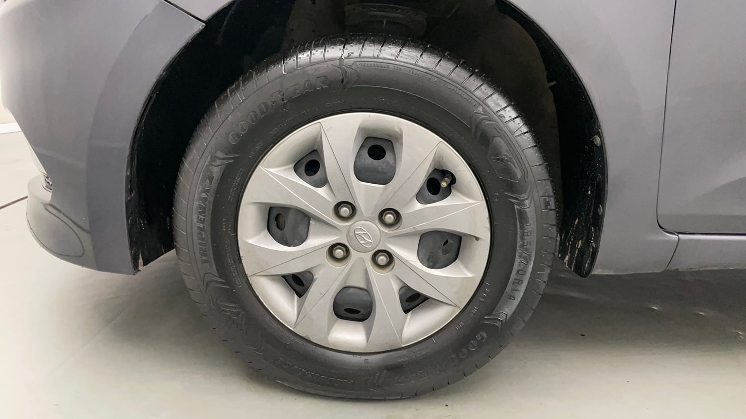Used 2017 Hyundai Elite i20 Sportz 1.2 Petrol Manual tyres LEFT FRONT TYRE RIM VIEW