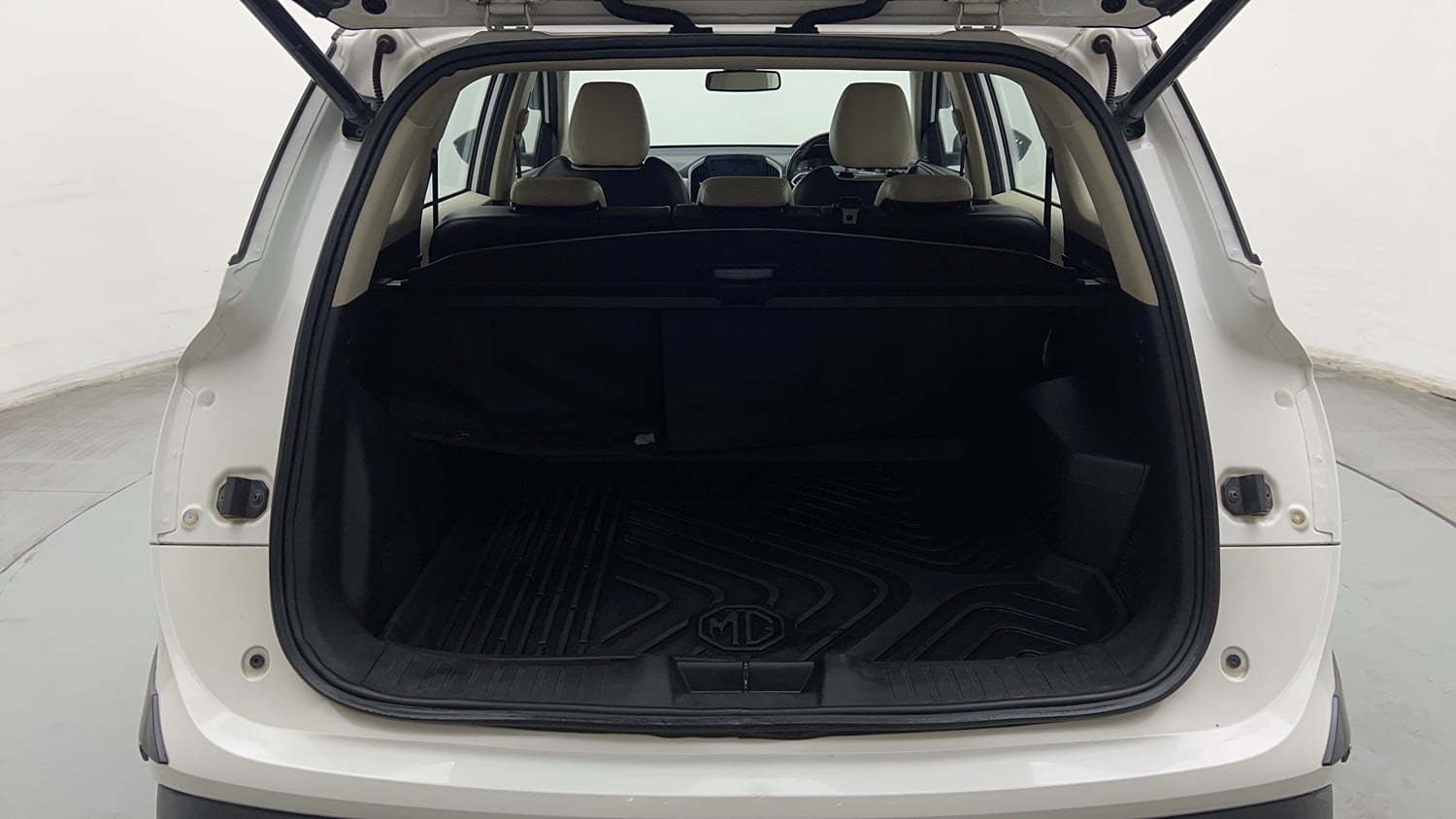Used 2023 MG Motors Hector 1.5 Sharp CVT Dual Tone Petrol Automatic interior DICKY INSIDE VIEW