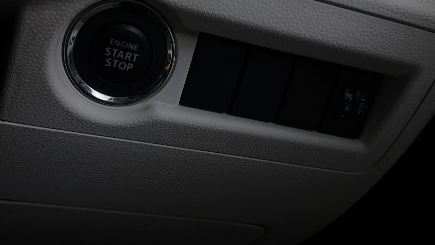 Used 2023 Maruti Suzuki Ignis Zeta 1.2 AMT Petrol Automatic top_features Keyless start