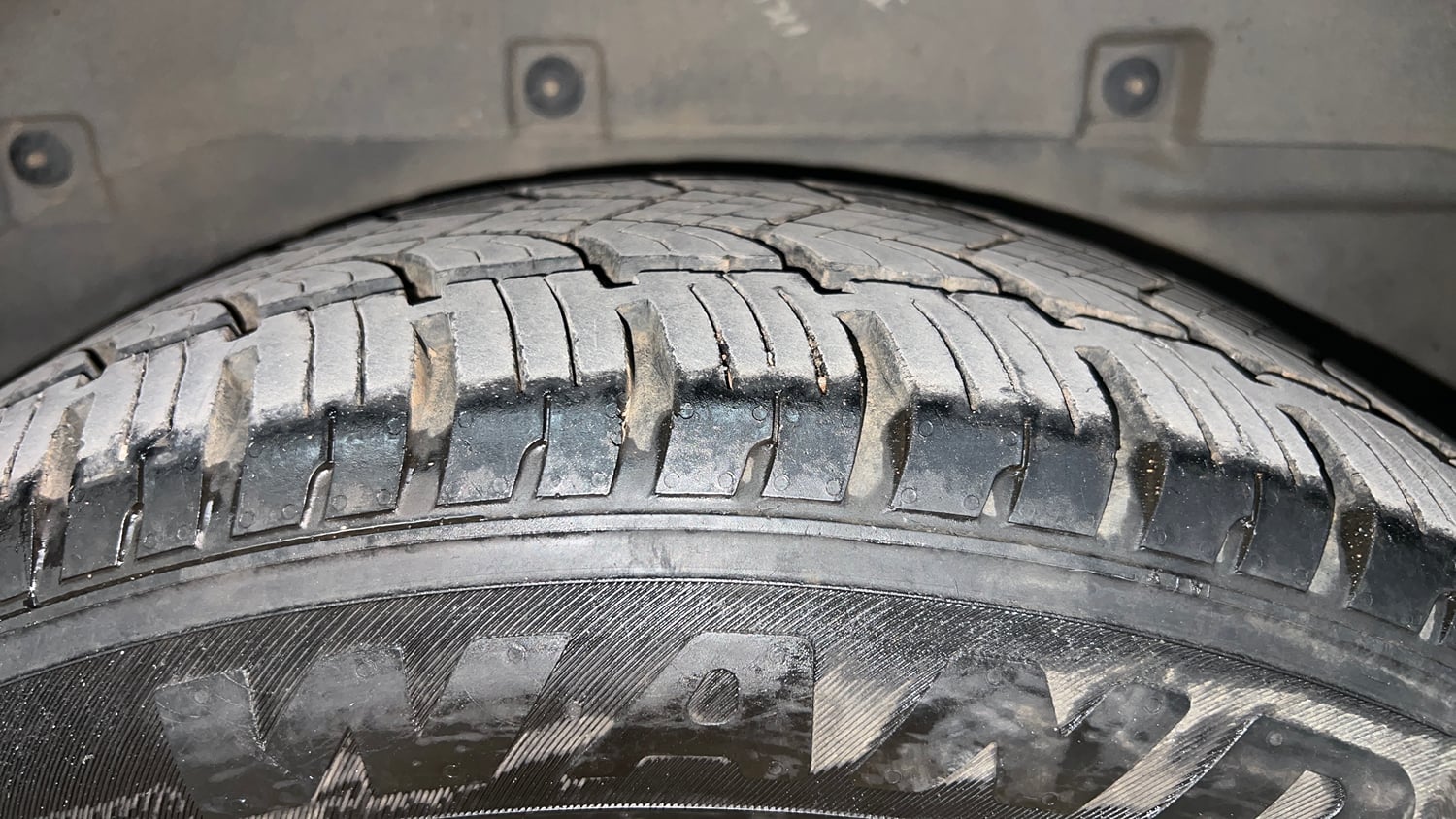 Used 2018 Tata Hexa XT 4x2 7 STR Diesel Manual tyres LEFT REAR TYRE TREAD VIEW