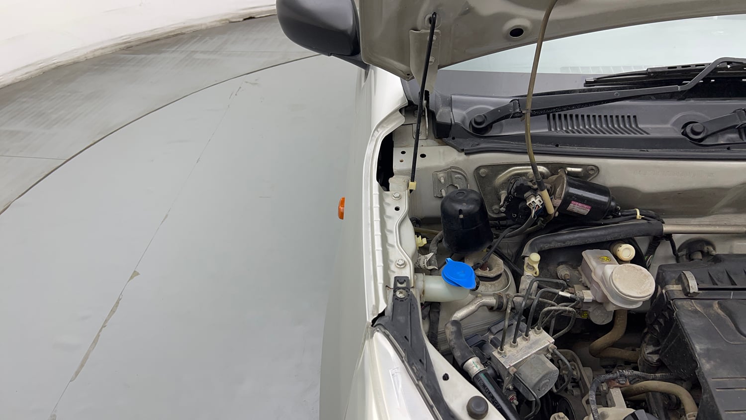 Used 2019 Maruti Suzuki Alto K10 VXi AMT Petrol Automatic engine ENGINE RIGHT SIDE HINGE & APRON VIEW