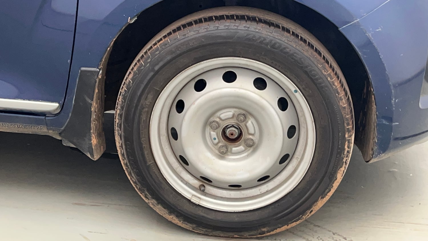 Used 2022 Maruti Suzuki Ignis Sigma 1.2 MT Petrol Manual tyres RIGHT FRONT TYRE RIM VIEW