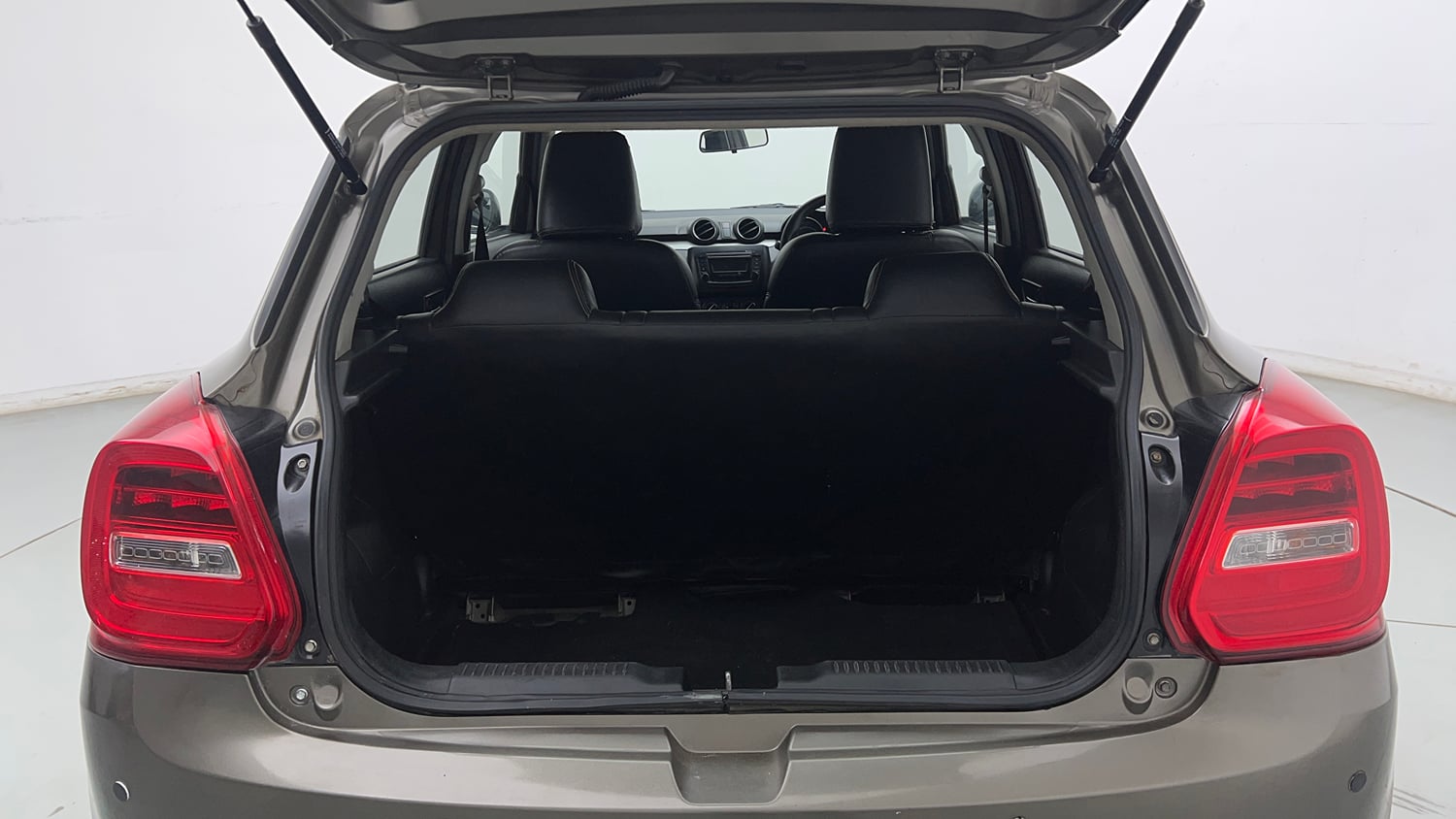 Used 2018 Maruti Suzuki Swift VXi Petrol Manual interior DICKY INSIDE VIEW