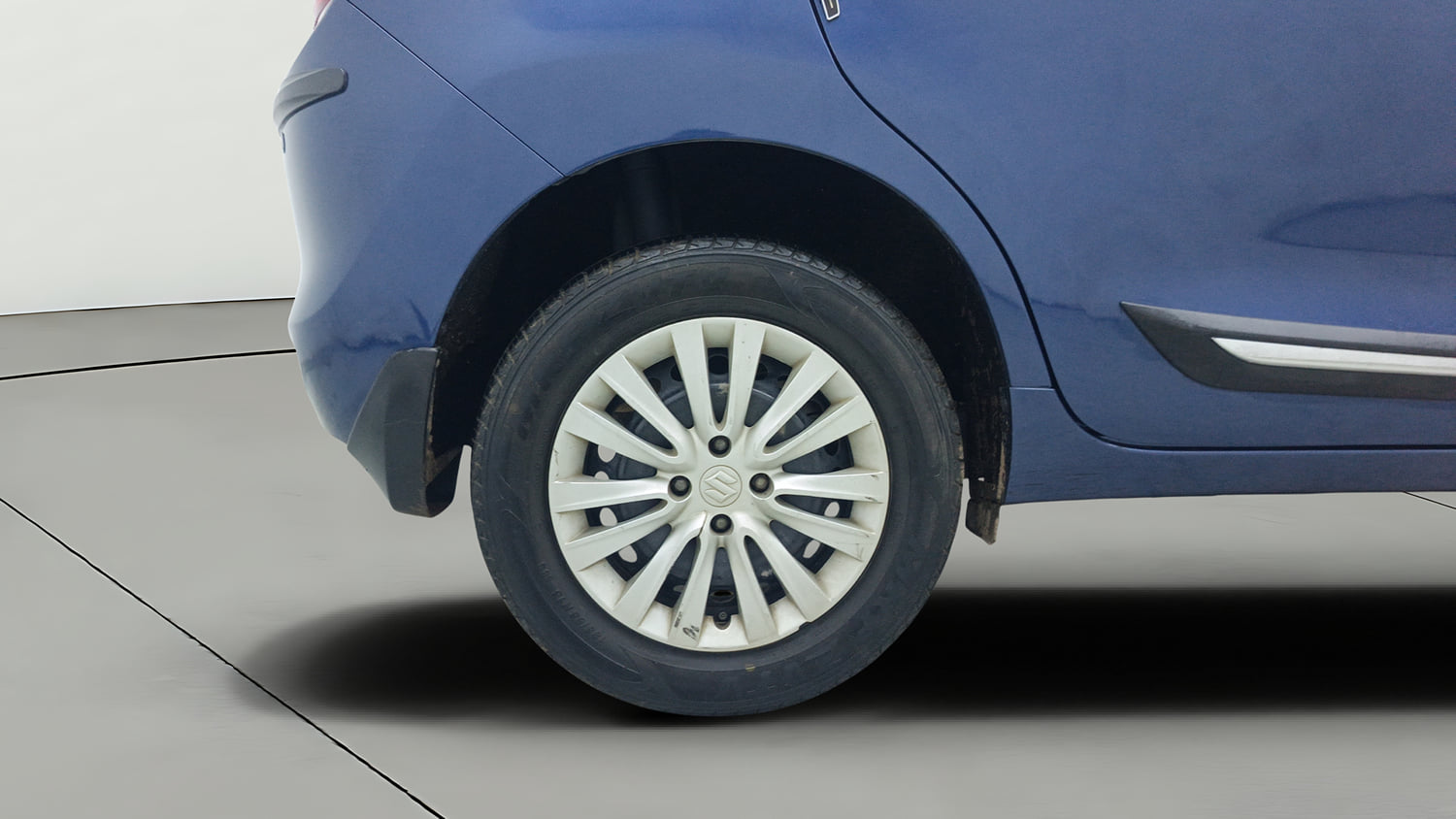 Used 2019 Maruti Suzuki Baleno Delta Petrol Manual tyres RIGHT REAR TYRE RIM VIEW