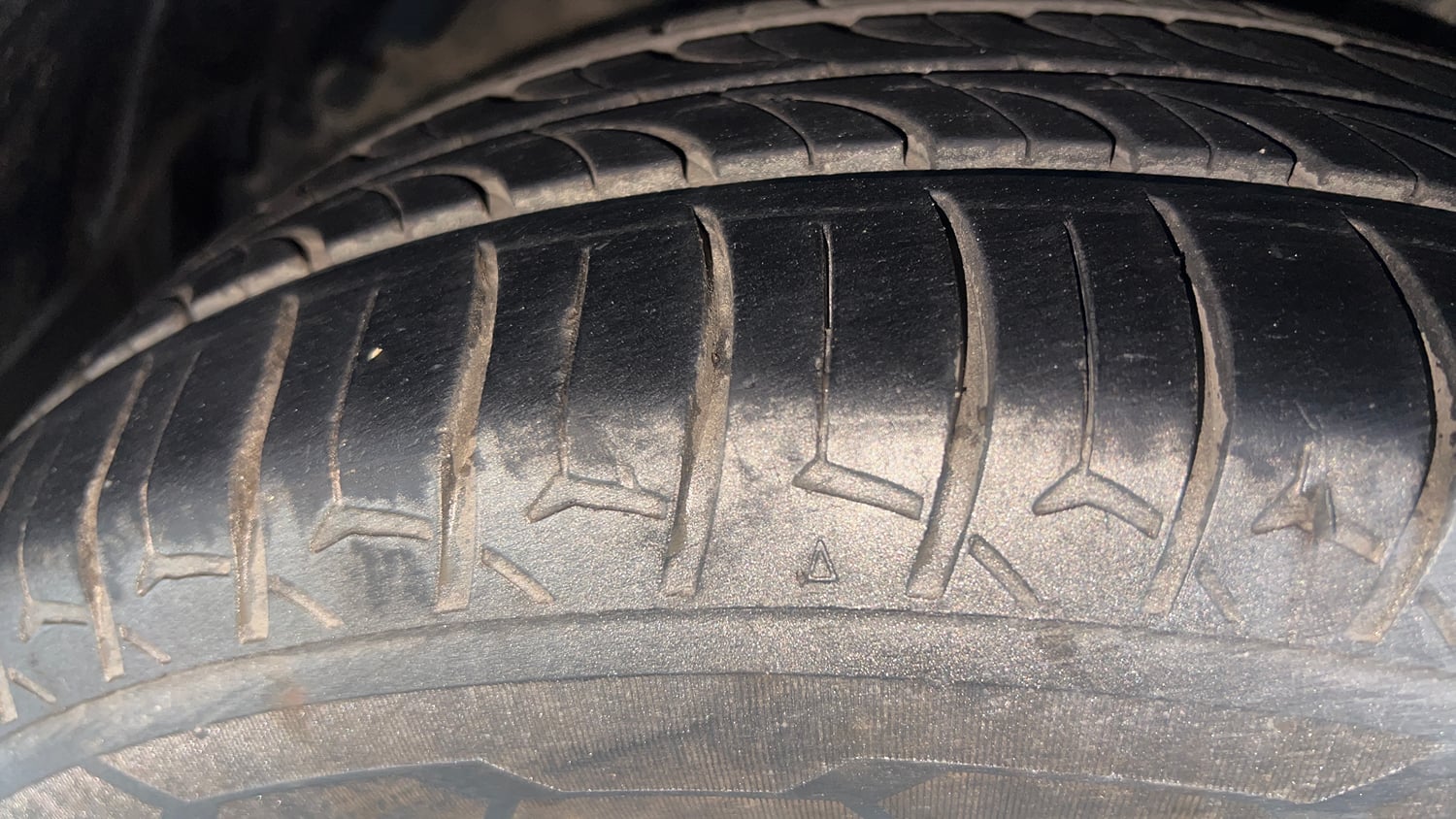 Used 2020 Maruti Suzuki Ciaz Delta Hybrid 1.5 AT Petrol Automatic tyres LEFT FRONT TYRE TREAD VIEW