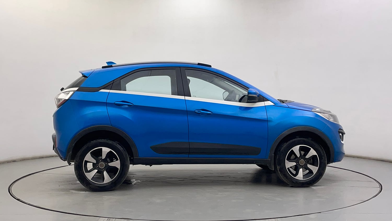 Used 2017 Tata Nexon XZ Plus Diesel Diesel Manual exterior RIGHT SIDE VIEW