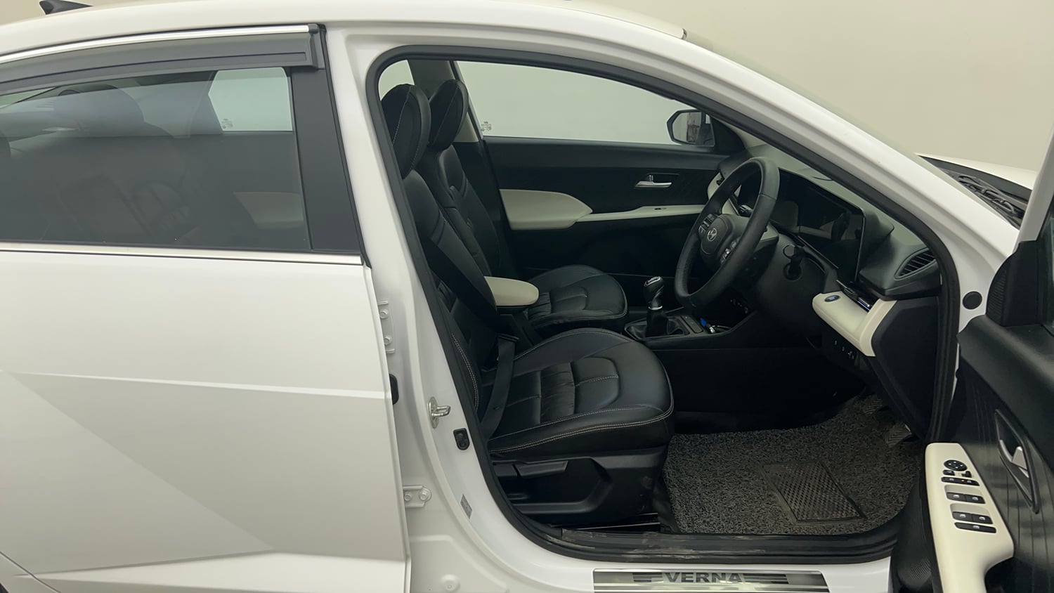 Used 2024 Hyundai Verna SX 1.5 Petrol MT Petrol Manual interior RIGHT SIDE FRONT DOOR CABIN VIEW