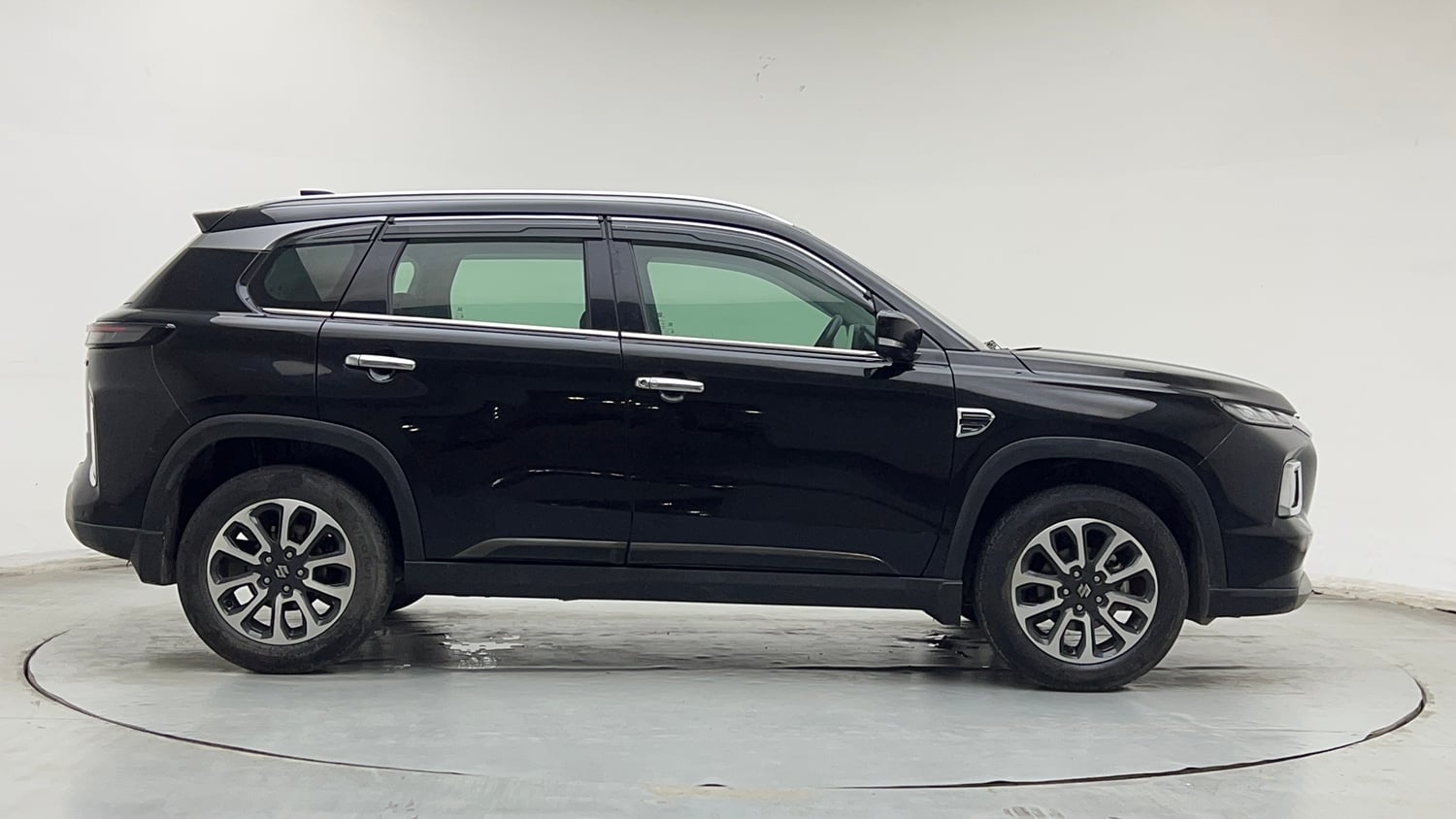 Used 2025 Maruti Suzuki Grand Vitara Zeta Smart Hybrid Petrol Manual exterior RIGHT SIDE VIEW