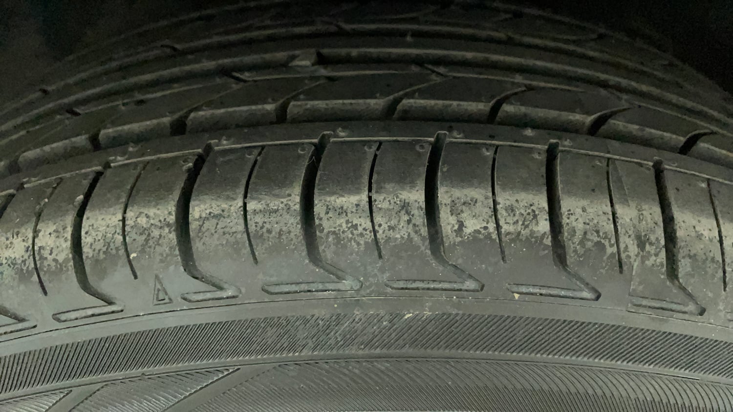 Used 2023 Tata Altroz XZ Plus (S) Petrol Manual tyres LEFT FRONT TYRE TREAD VIEW